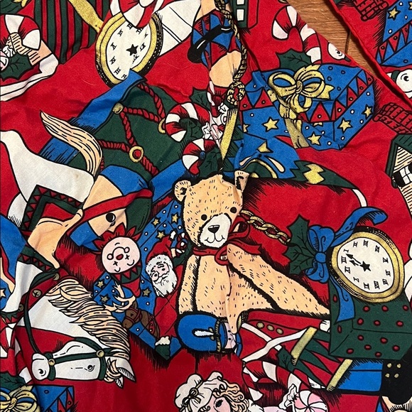 Festive Red and Green Holiday Tree Skirt - Picture 2 of 8